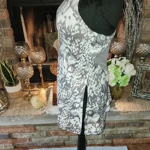 Lole White and Gray Scoop Neck Sleeveless Tank Top - Picture 4 of 6